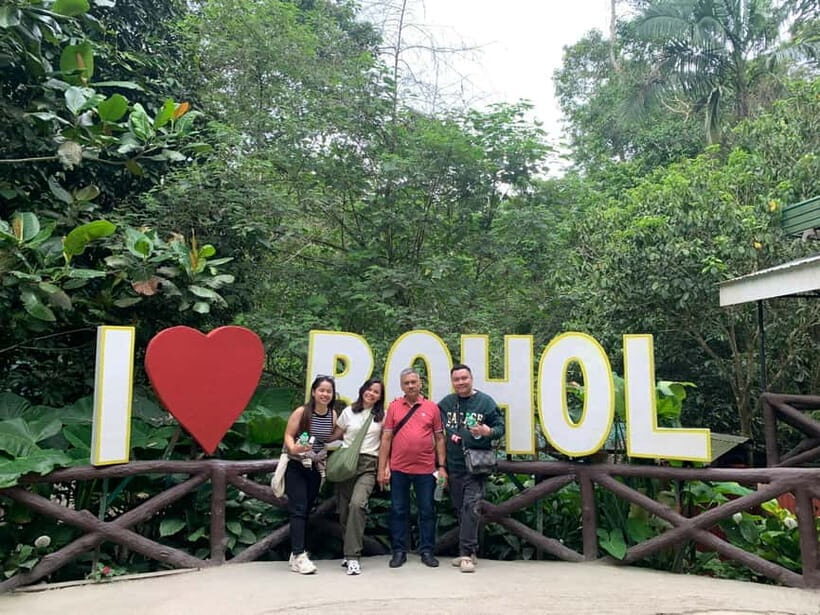 Bohol: Chocolate Hills, Tarsier, and Loboc River Tour - Day Trip Snapshot from Panglao (8 hours, small-group pace)