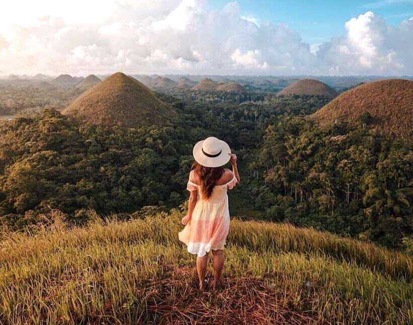Bohol: Guided Chocolate Hills & Tarsiers Tour - How the van, pickup, and timing keep Bohol from feeling like a checklist