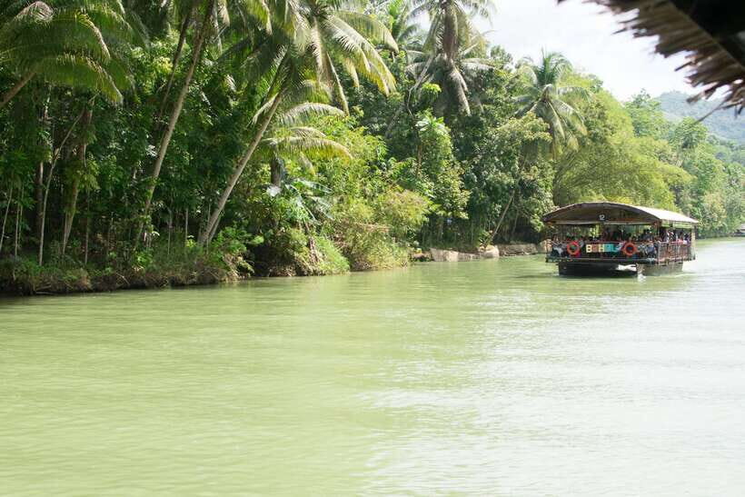Bohol: Loboc River Buffet-Lunch Cruise with Private Transfer - Live guitar music onboard: a small detail that changes the mood