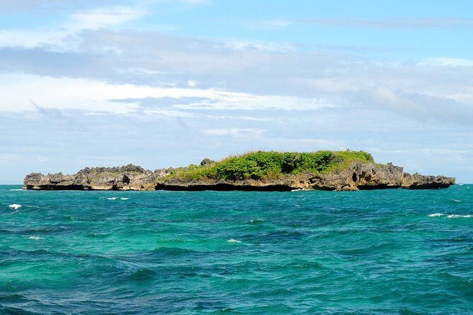 Boracay Island Hopping + Hot Kawa + Parasailing + Helmet Diving - The Helmet Oxygen Session: Seeing Marine Life With Gear On