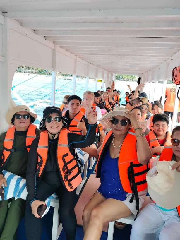 Boracay: Island Hopping with Snorkeling and Crystal Cove - Starting at Astoria Boracay: how your day really begins