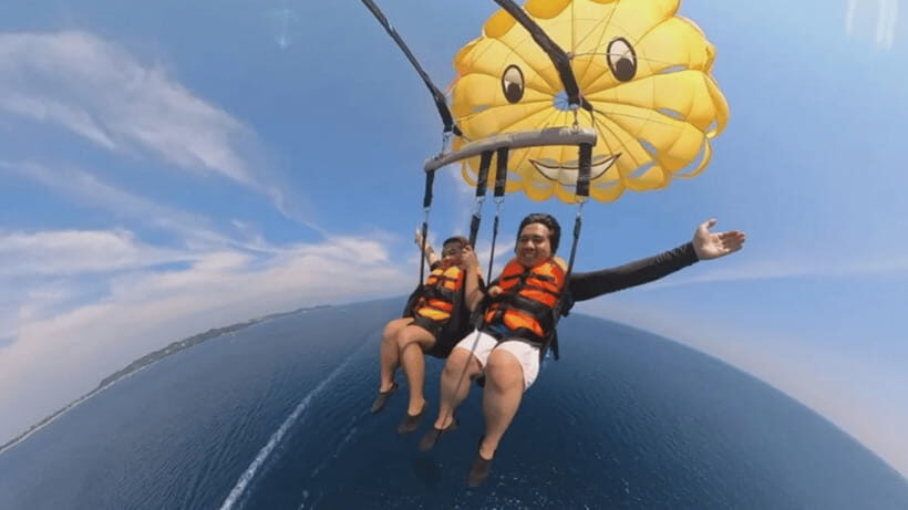 Boracay Parasailing with Insta 360 - Getting to the start: White Beach in front of Astoria