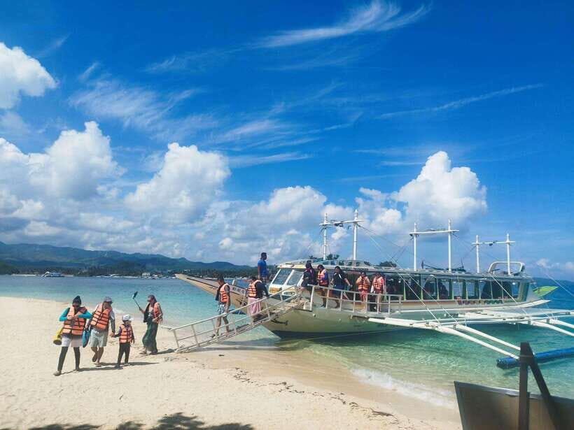 Boracay: Private Island Boat Tour and Lunch with Seaview - Key things to know before you go