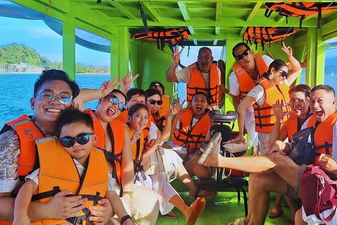 Boracay Private Island Hopping Premium with Lunch - The guides and the tone of the day: why it feels easy