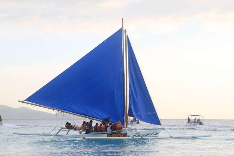 Boracay: Private Traditional Bamboo Boat Sailing Tour - Why a Paraw Sail Feels Different Than Usual Boracay Tours