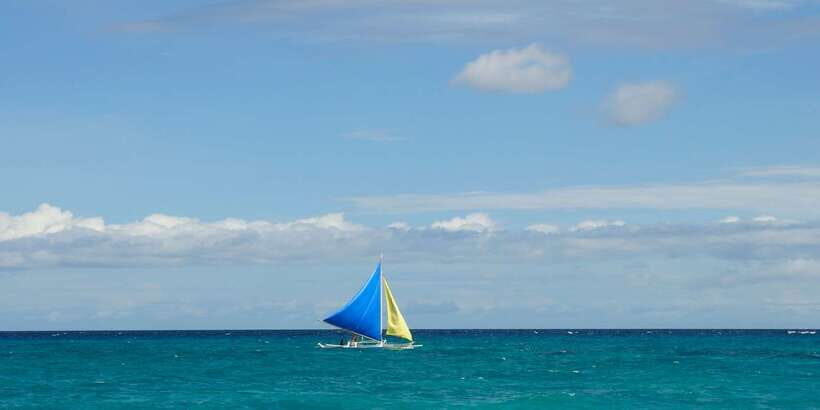 Boracay: Private Traditional Bamboo Boat Sailing Tour - Views From Sea Level: Panoramic Boracay in One Short Hour