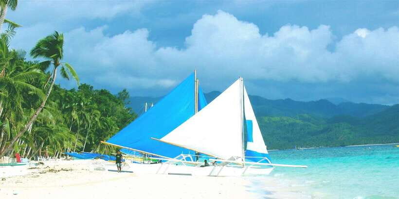 Boracay: Private Traditional Bamboo Boat Sailing Tour - Private Sailing Means Your Group Sets the Pace (and You Get Help With Photos)