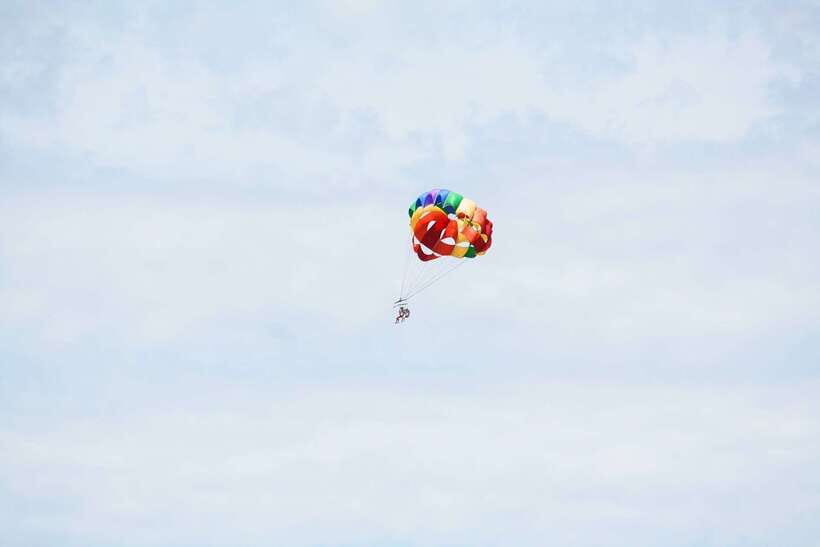 Boracay: Solo or Tandem Parasailing Experience - Solo vs Tandem Parasailing: What Changes and What Doesn’t