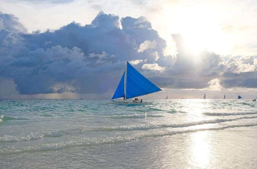 Boracay: Sunset Paraw Sailing Trip - Getting to White Beach and Finding Your Guide Fast