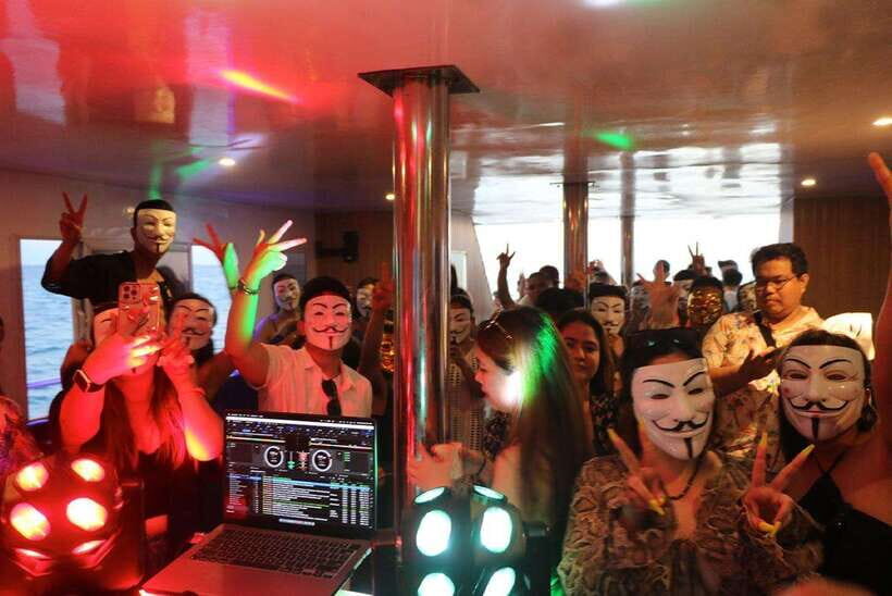 Boracay: Ultimate Party Cruise aboard the Andy World Yacht - Key highlights you’ll care about