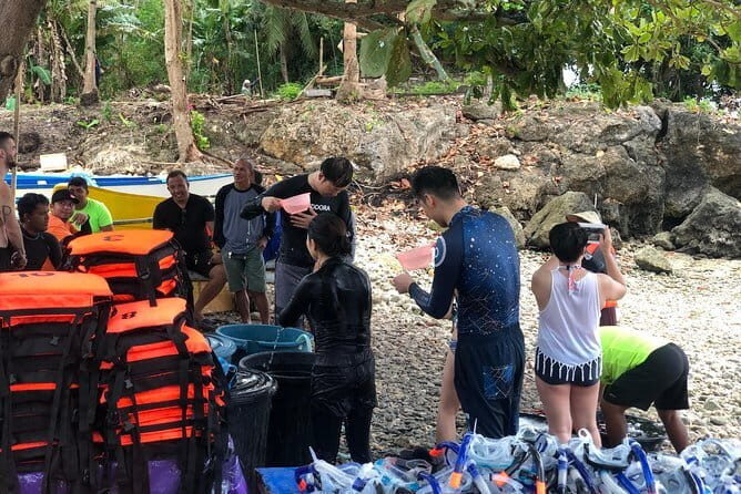 Budgeted Bohol Whale Shark - What happens at the whale-shark area (and what you should bring)