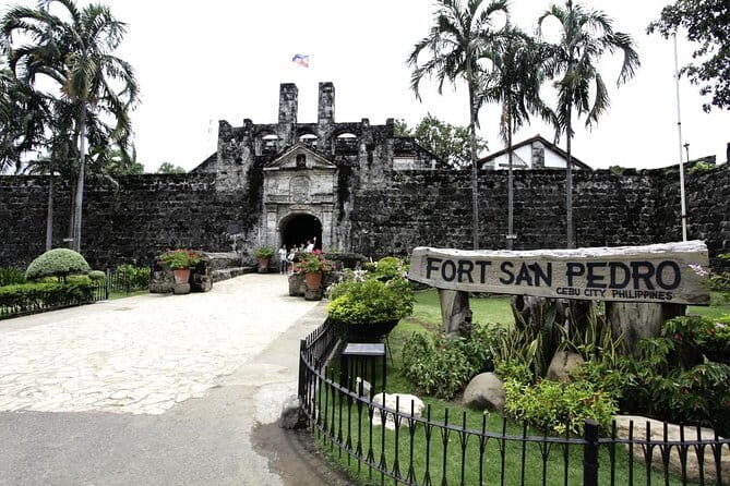 Cebu Group Tour: Best Cebu City Tour - Magellan’s Cross and the Basilica del Santo Niño: the anchor stops