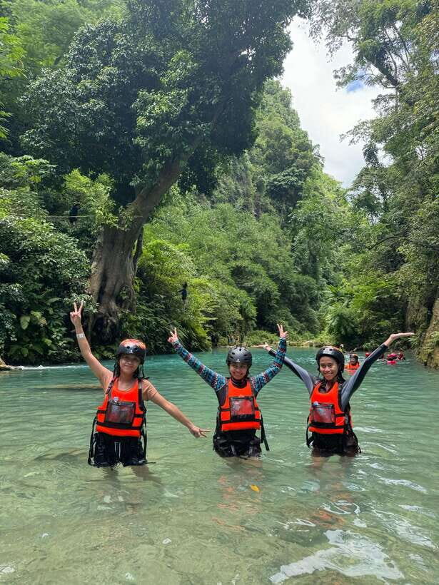Cebu: Kawasan Falls Canyoneering & Zipline Experience - Lunch in Badian: Getting Fed Without Killing the Vibe