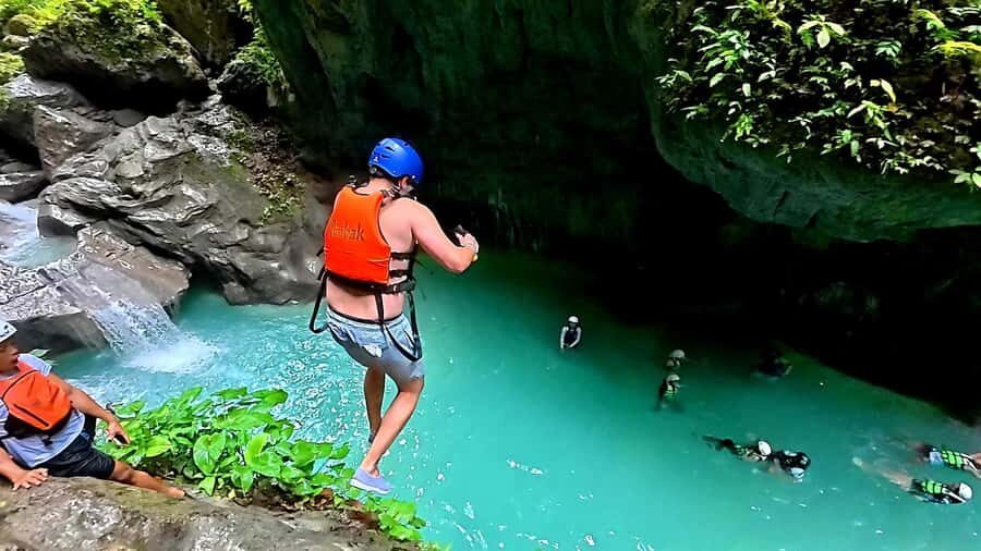 Cebu: Osmeña Peak and Kawasan Canyoneering Day Tour - Guides and Group Size: How You Get Help Without Feeling Crowded