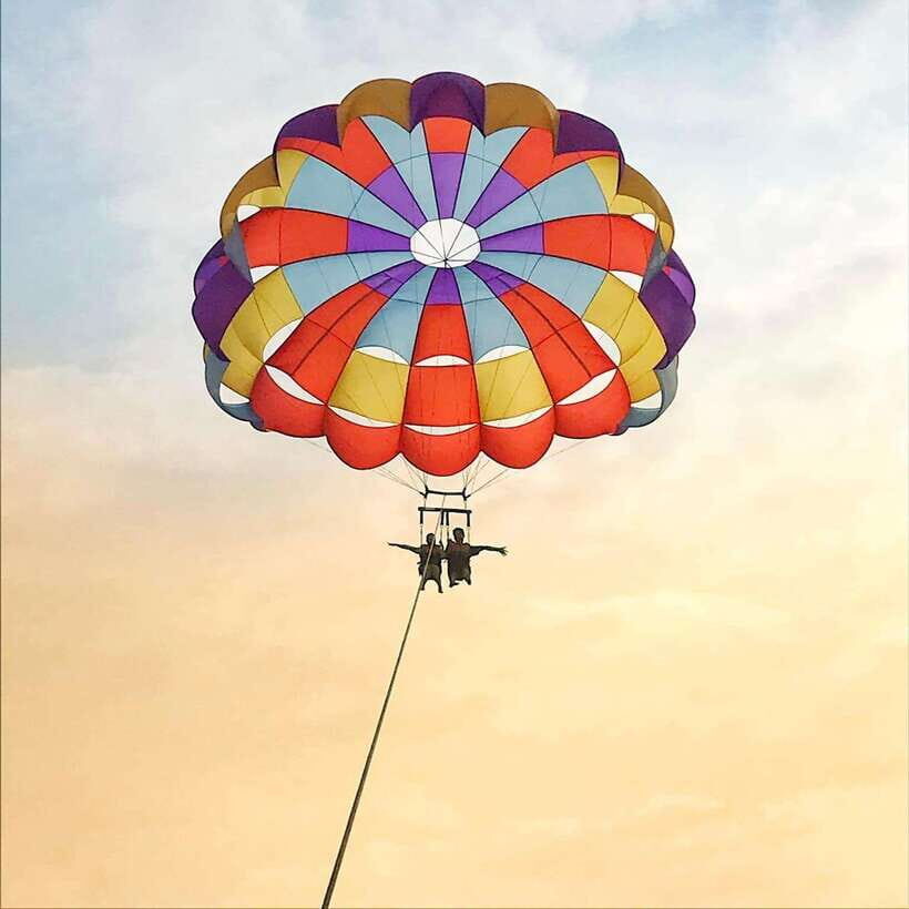 Coron: Parasailing Experience - Dry Flight or the Water Dip Splash Moment