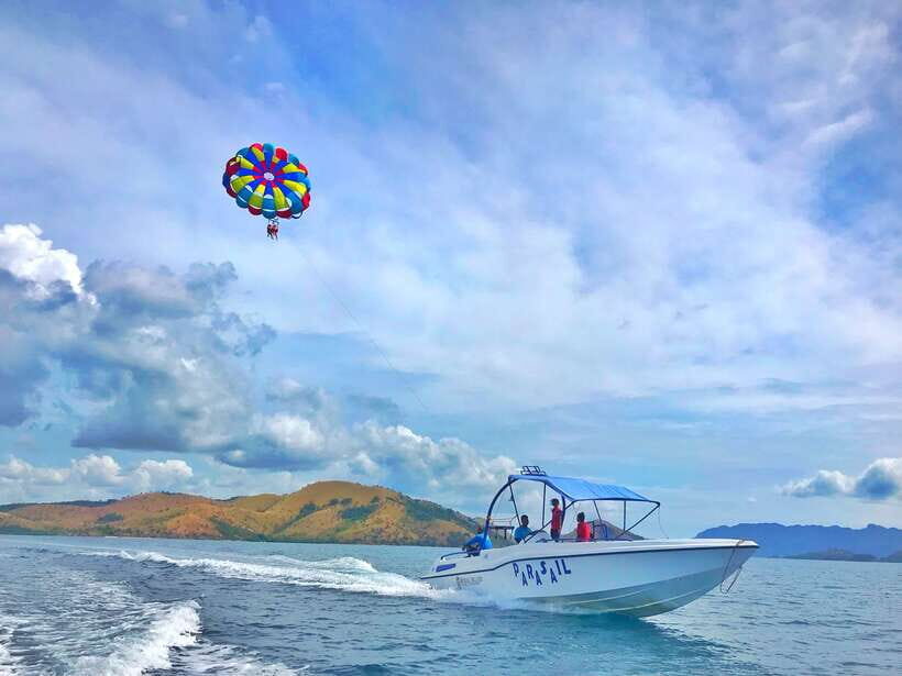 Coron: Parasailing Experience - Speedboat Out: The Part That Sets Up the 15 Minutes