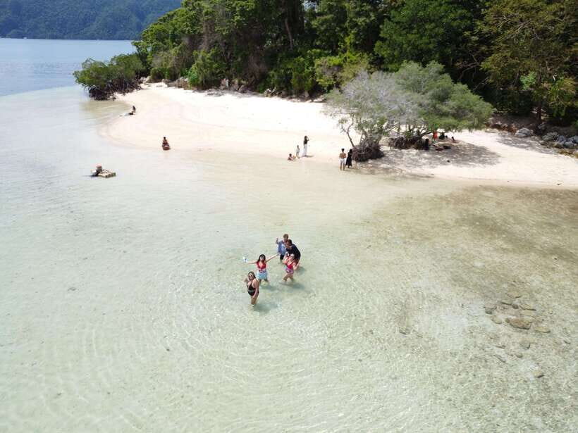 CORON TOUR - PRIVATE BOAT RENTAL with LUNCH (7 Destinations) - Banul Beach and CYC Beach: Public-Side Relax Time Between Swim Stops