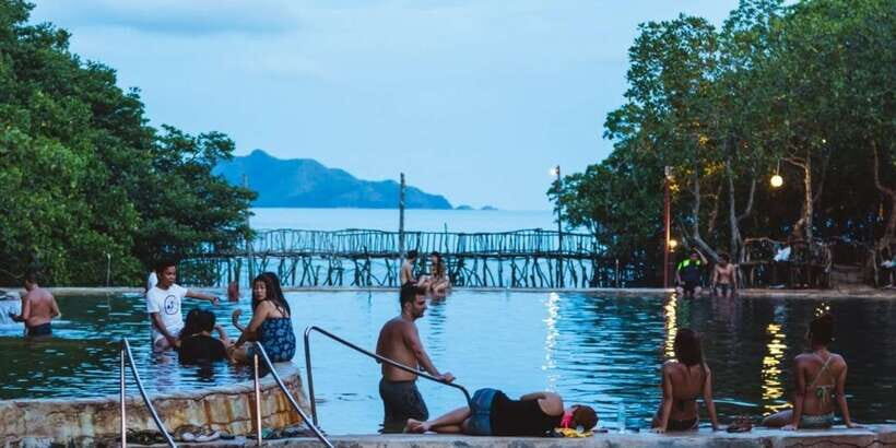 Coron: Town Tour with Maquinit Hot Spring - The souvenir center and shopping time: convenient, but choose your goals