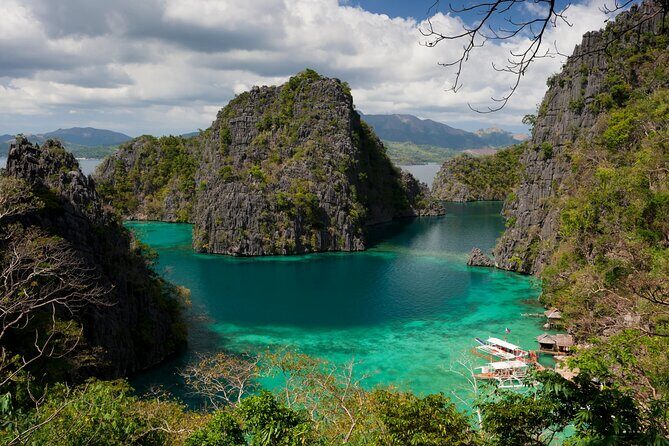 Coron Ultimate Tour - Private Tour w/ Buffet Lunch (Full Day) - Kayangan Lake: clear water and a mix of fresh and salt