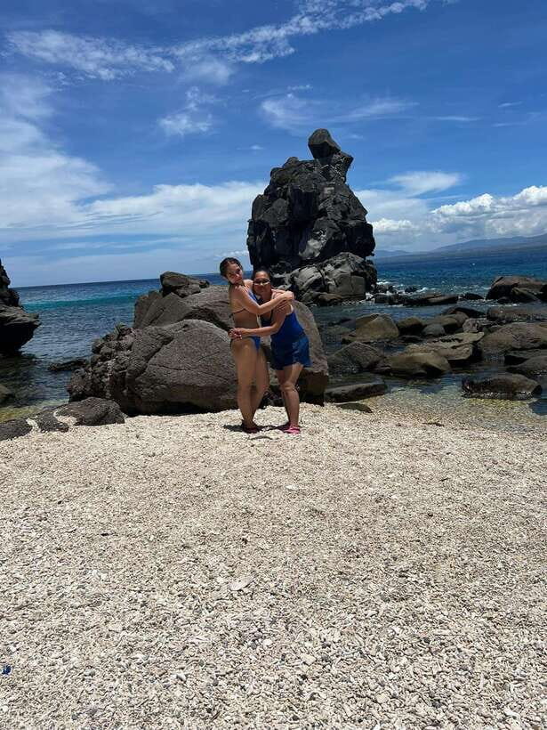 Dumaguete Apo Island Snorkel with turtle Tour - Coral garden snorkeling: how the guide work helps