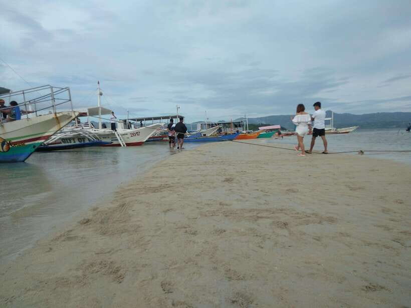 Dumaguete: Dolphin Watching & Manjuyod Sandbar Private Tour - Lunch On Board: Seafood Lunch With Local Flavor