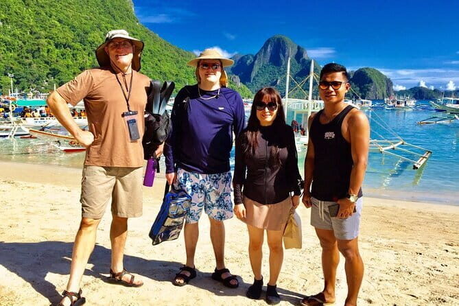 El Nido Group Tour A with Beach Lunch - Crew help, group size, and the “water-body” realities