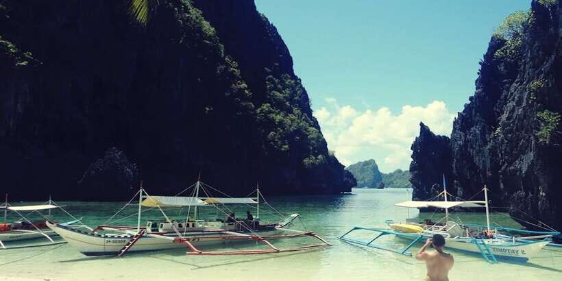El Nido: Hidden Beaches and Lagoons Boat Hopping Tour D - Cadlao Island: lagoon swimming with a more “island day” feel