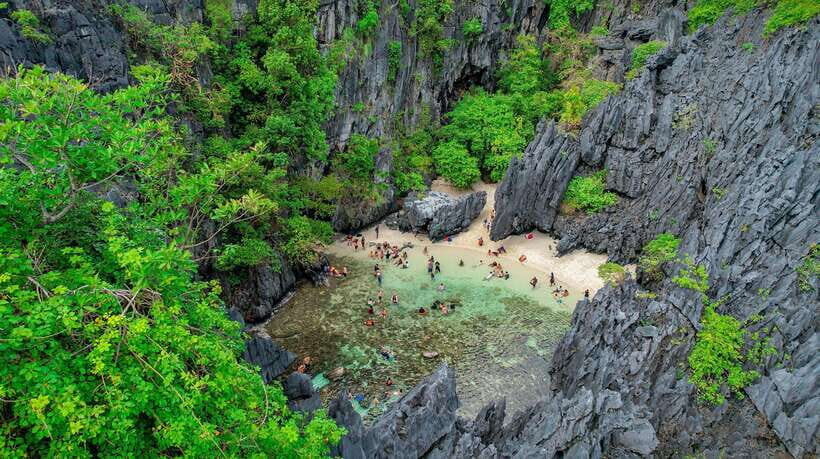 El Nido: Island Hopping and Snorkeling Private Boat Tour C - Helicopter Island snorkeling: the highlight you should plan around