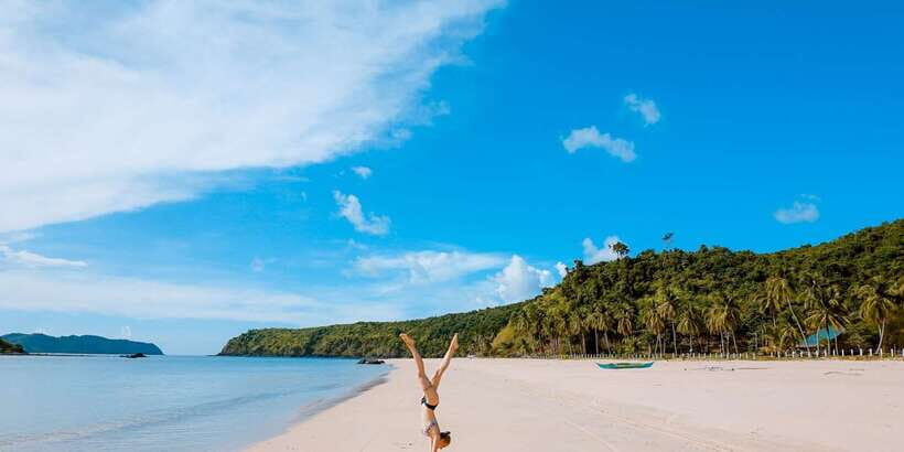 El Nido Island Hopping Tour C: Hidden Beaches & Shrine - Lunch by the sea: included, but check how it’s handled