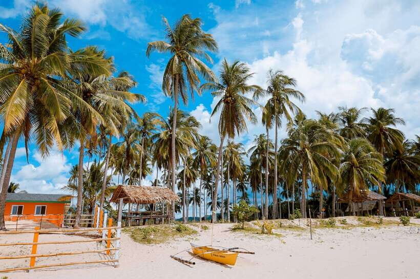 El Nido Island Hopping Tour C: Hidden Beaches & Shrine - Crew and guide quality: where the day can really level up