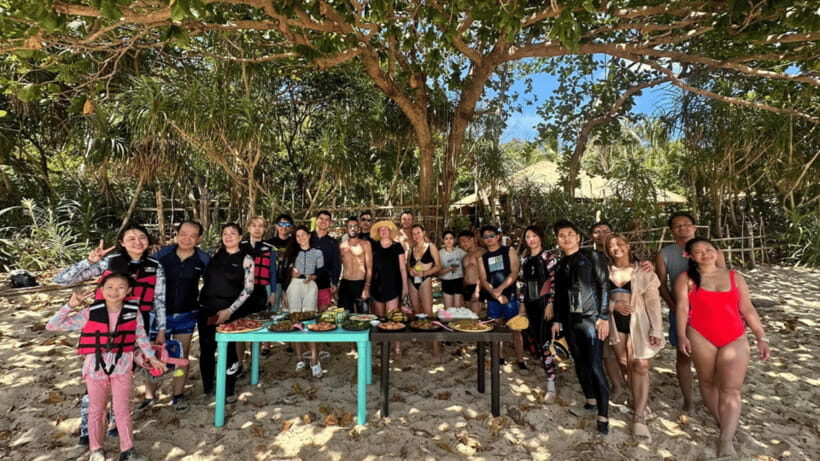 El Nido: Secret Lagoon Island Hopping with Lunch - Meet-up and first impressions at Marber’s or Jarace Grill