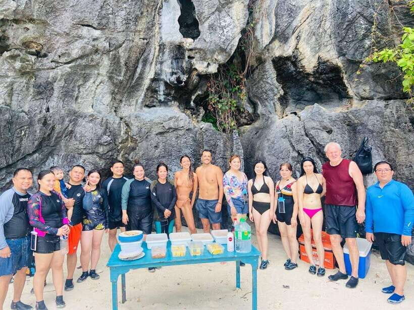 El Nido: Shared Island Hopping Tour C with Buffet Lunch - Helicopter Island snorkeling: the stop that sets your expectations