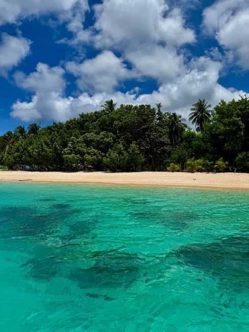 El Nido, Sibaltan: Private Snorkeling & Secret Islands Tour - Efrena Beach start and the bangka boat setup