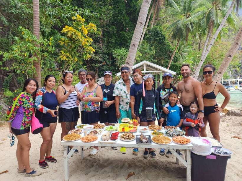 El Nido Tour A - How Tour A stays focused: Miniloc lagoons first, beach time second