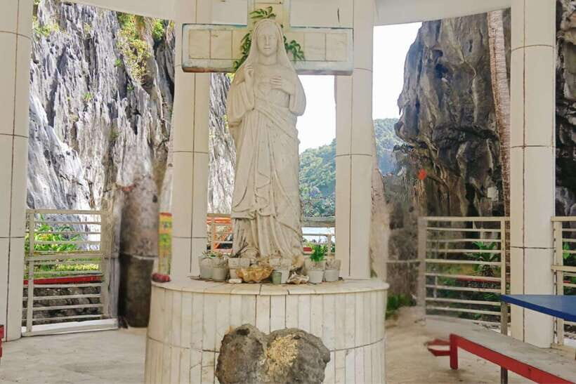 El Nido: Tour C to Hidden Beach, Helicopter Island & More - Hidden Beach: calmer waters and snorkel-friendly time