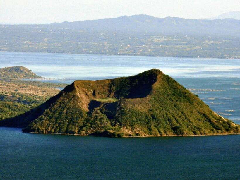 Full-Day Manila City, Tagaytay Taal Volcano and Lake Tour - American War Memorial & Cemetery: Quiet Impact on a Scenic Drive