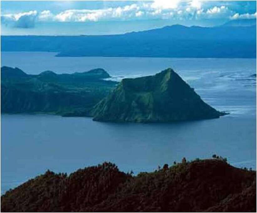 Full-Day Manila City, Tagaytay Taal Volcano and Lake Tour - Riding Roxas Boulevard to Rizal Park: Get Your Bearings Before Intramuros