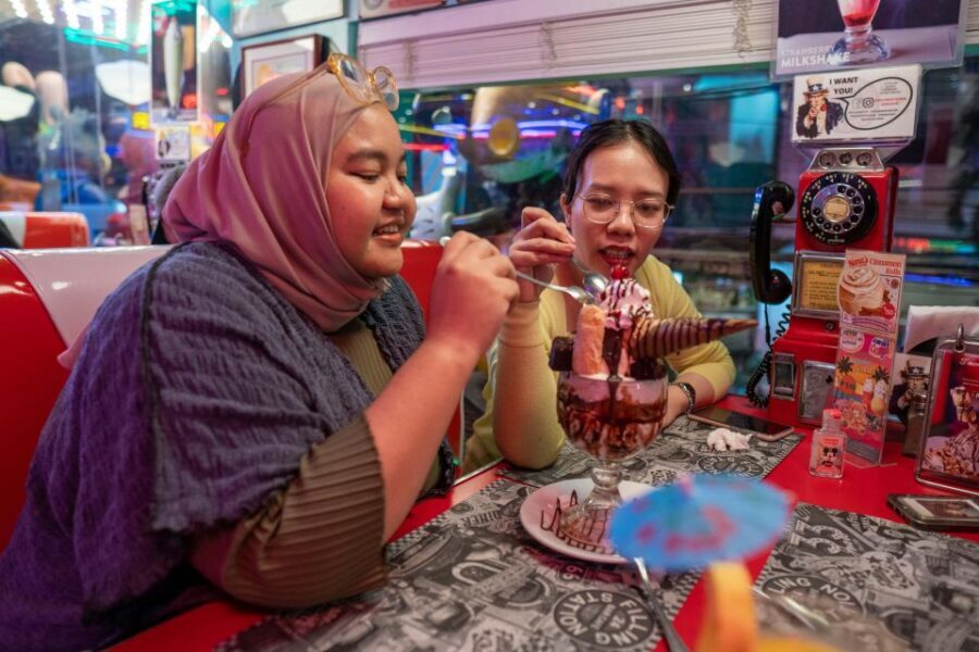 Makati Street food Tour, End with a Rooftop City View - Local Beer and Refreshments: The “Cool Down” Part of the Night