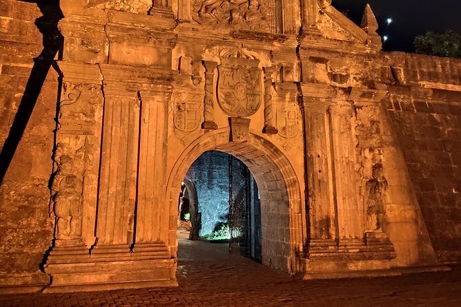 Manila by Night: Discovering City Highlights with Intramuros - Binondo (Chinatown) at night: quick taste, not a food festival