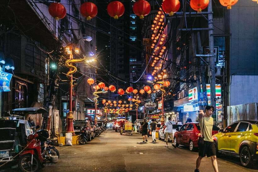 Manila: Guided Night Market Experience - Photography moments: getting shots without losing the experience