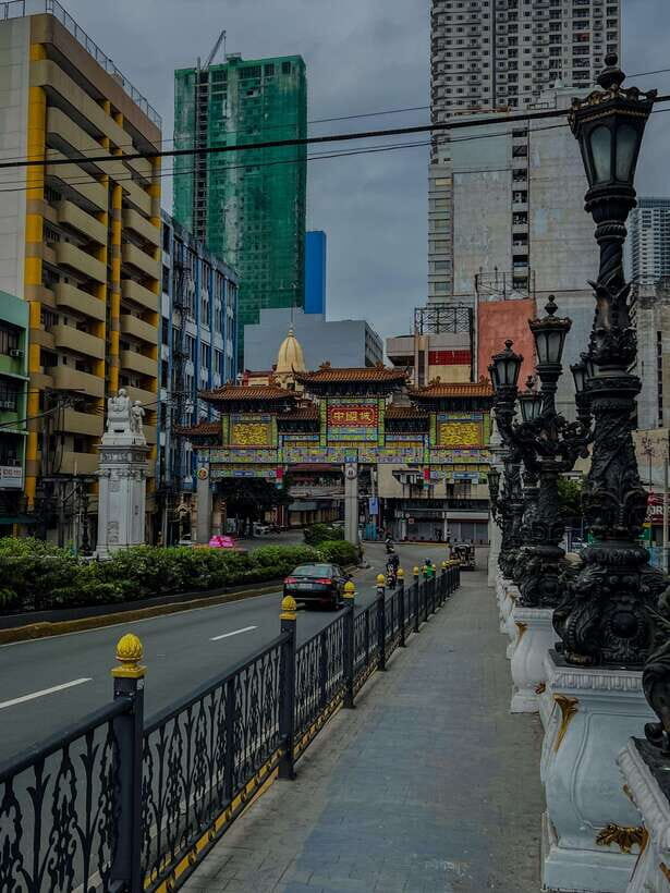Manila One-on-One Walking Tour with Mobile Photography - Rizal Park: A Wide-Open Stage for Phone Photography