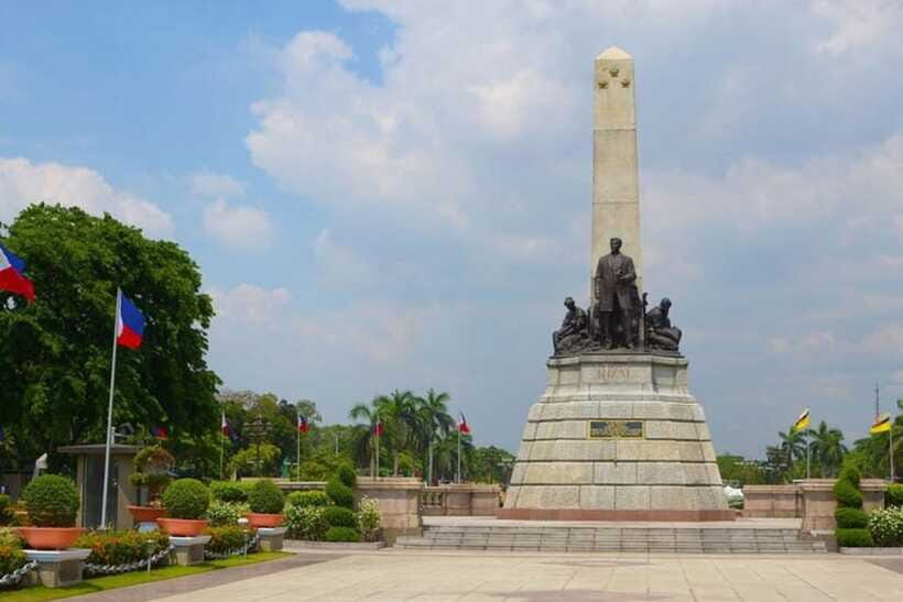 Manila: Private Custom Tour with a Local Guide - Walking plus public transport: how the included movement works
