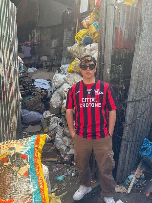 Manila slums: happy land, smokey mountain and ugbo food tour - Divisoria market walk: cheaper shopping with a smart game plan