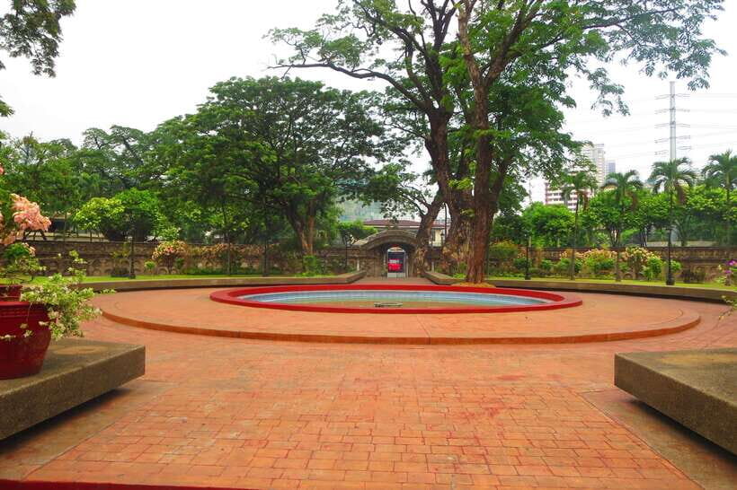 Manila-Tagaytay: Explore Culture & Nature in One Day - The return to Manila: churches close out the day nicely