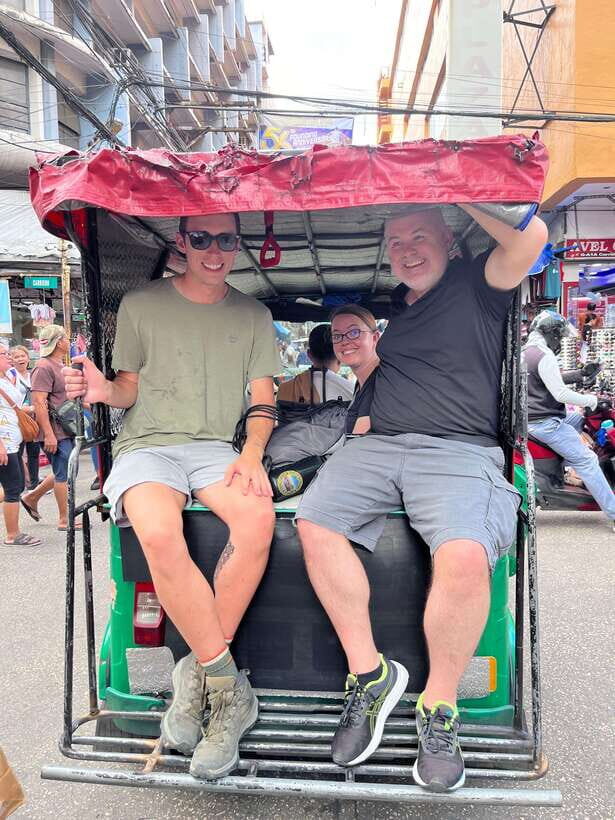 Manila Tuk-Tuk Adventure Hop-in and Hop-Off - Starting in Binondo: the meeting point and the first “read” of the neighborhood