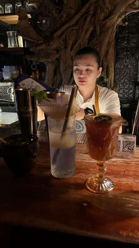 Manila Ultimate Nightlife Pub Crawl - Cocktails at each venue: how the drink plan works