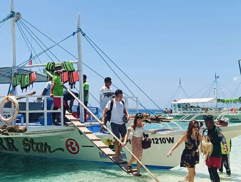 Oslob: Whaleshark Watching, Tumalog Falls & Sumilon Island - Whale Shark Watching in Oslob: The Safety Briefing and the Real Waiting Game