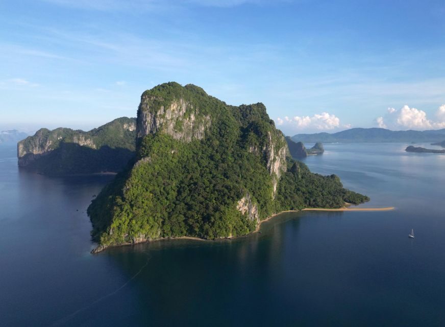 Palawan: Private Sailing Yacht Cruise in El Nido - Boat comfort and included perks (the stuff that saves your day)