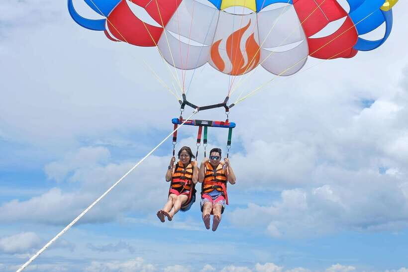 Panglao: Solo or Tandem Parasailing Experience near Alona - The Instructor and Language Support (English and Tagalog)