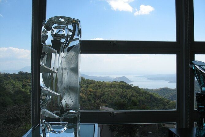PanoramicTagaytay Ridge Tour from Manila - Taal Volcano overlook: the lake-in-a-volcano effect